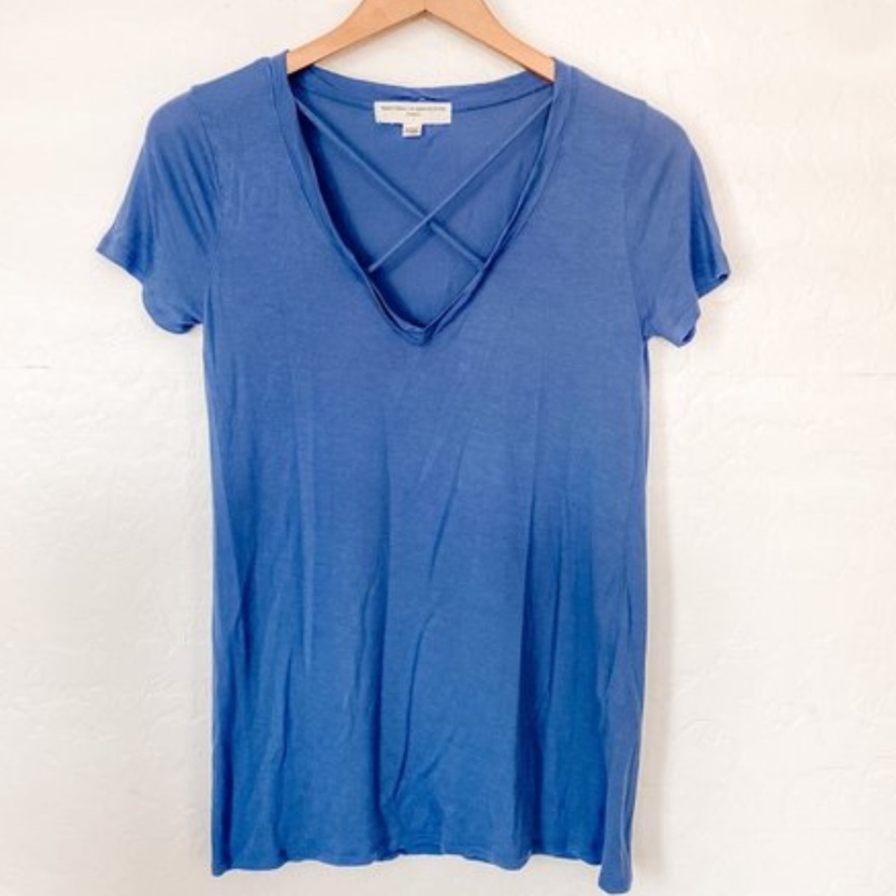 Criss-cross v-neck tee